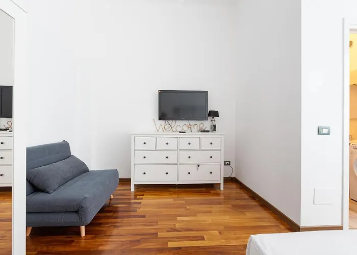 Cosy Apt Nearby Piazza Insubria! Book Now!